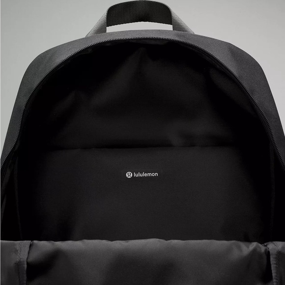 Lululemon Everywhere Backpack 22L Tech Canvas- Black/Black - Picture 8 of 9